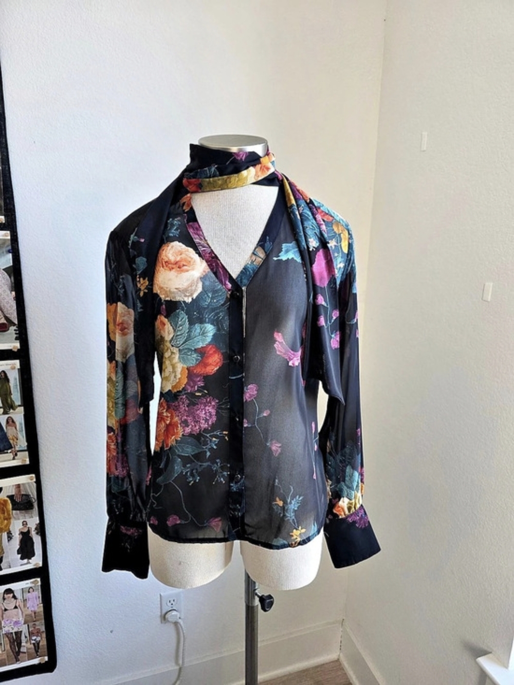Chiffon Sheer Floral Blouse in Black & Multicolor Size Large Like New - Picture 2 of 4